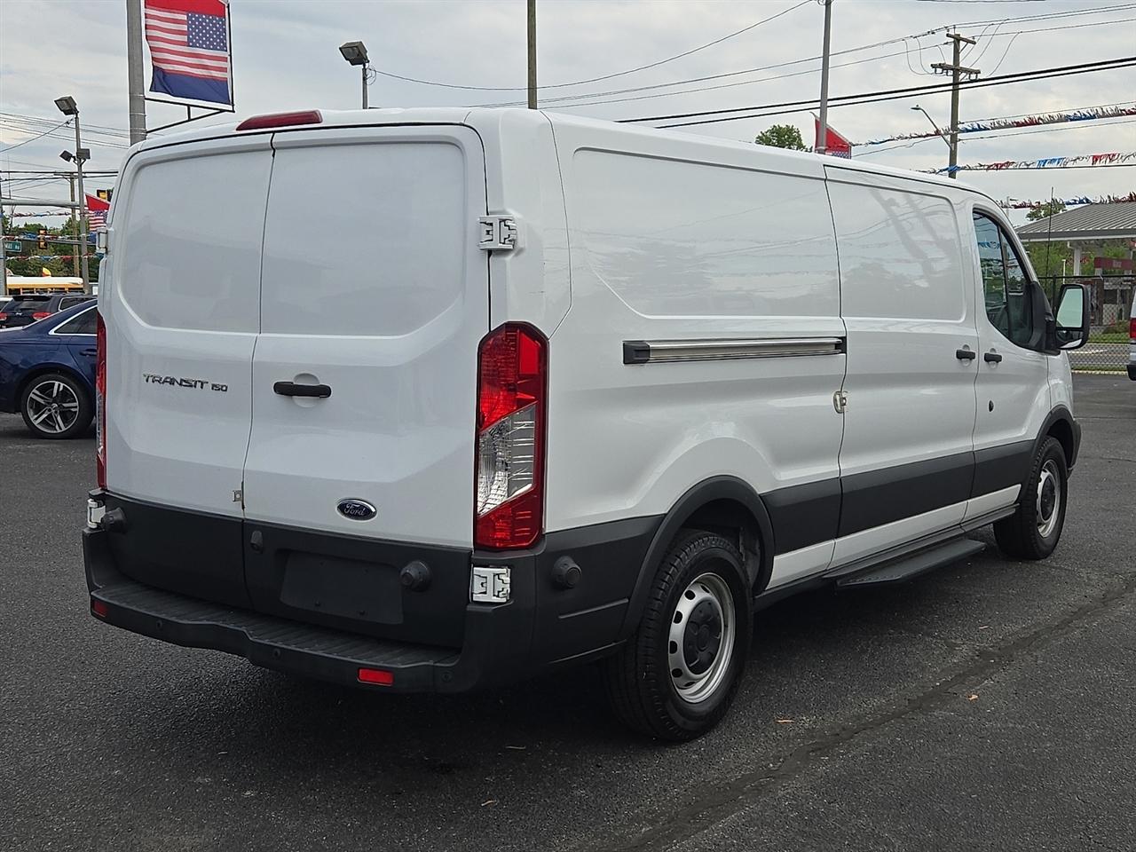 Ford Transit 150 Van Low Roof w/Sliding Pass. 148-in. WB 2017