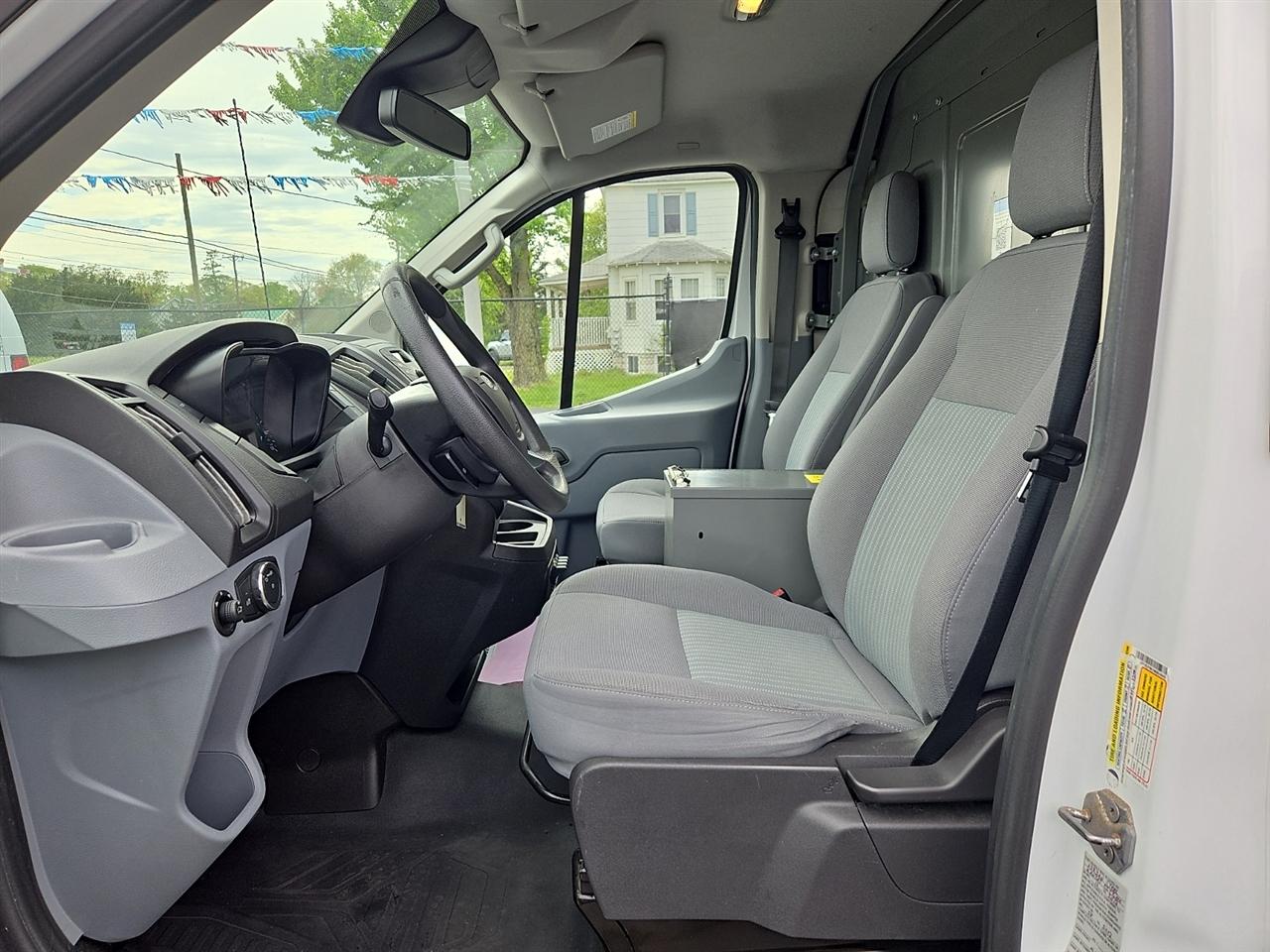 Ford Transit 150 Van Low Roof w/Sliding Pass. 148-in. WB 2017