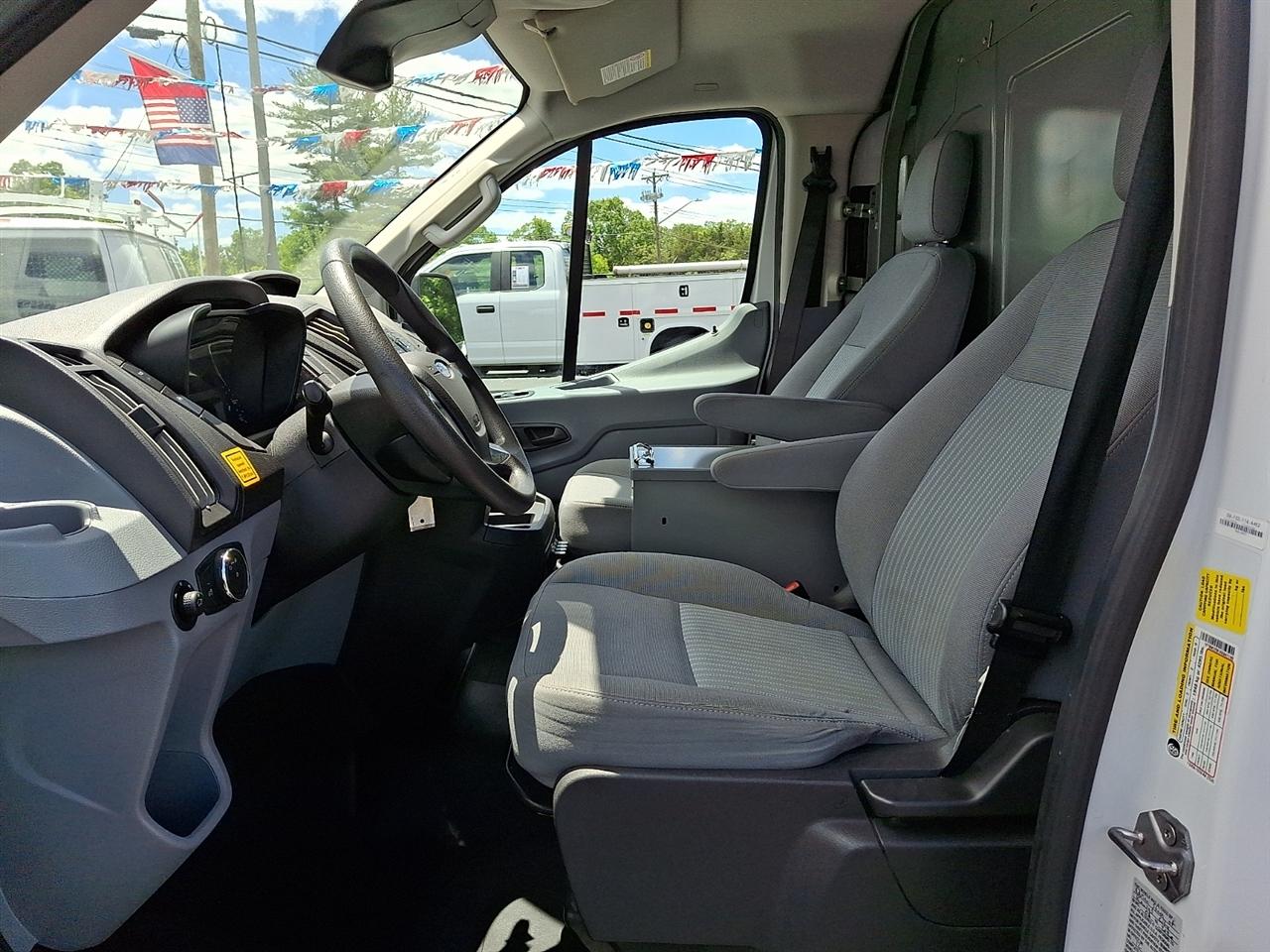 Ford Transit 350 Van Low Roof w/Sliding Pass. 148-in. WB 2019