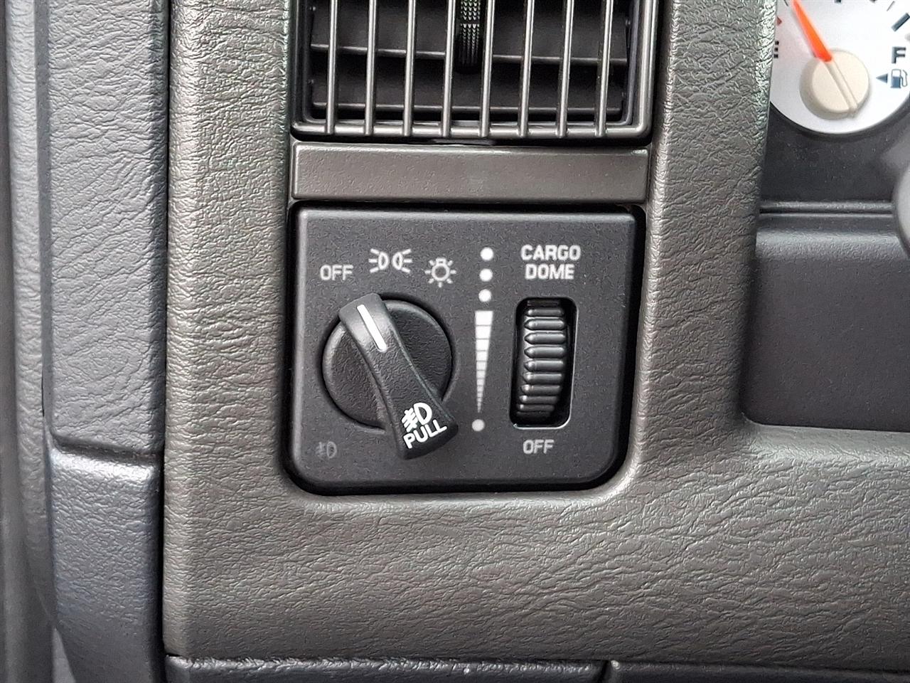 Dodge Ram 1500 Laramie Quad Cab 4WD 2004