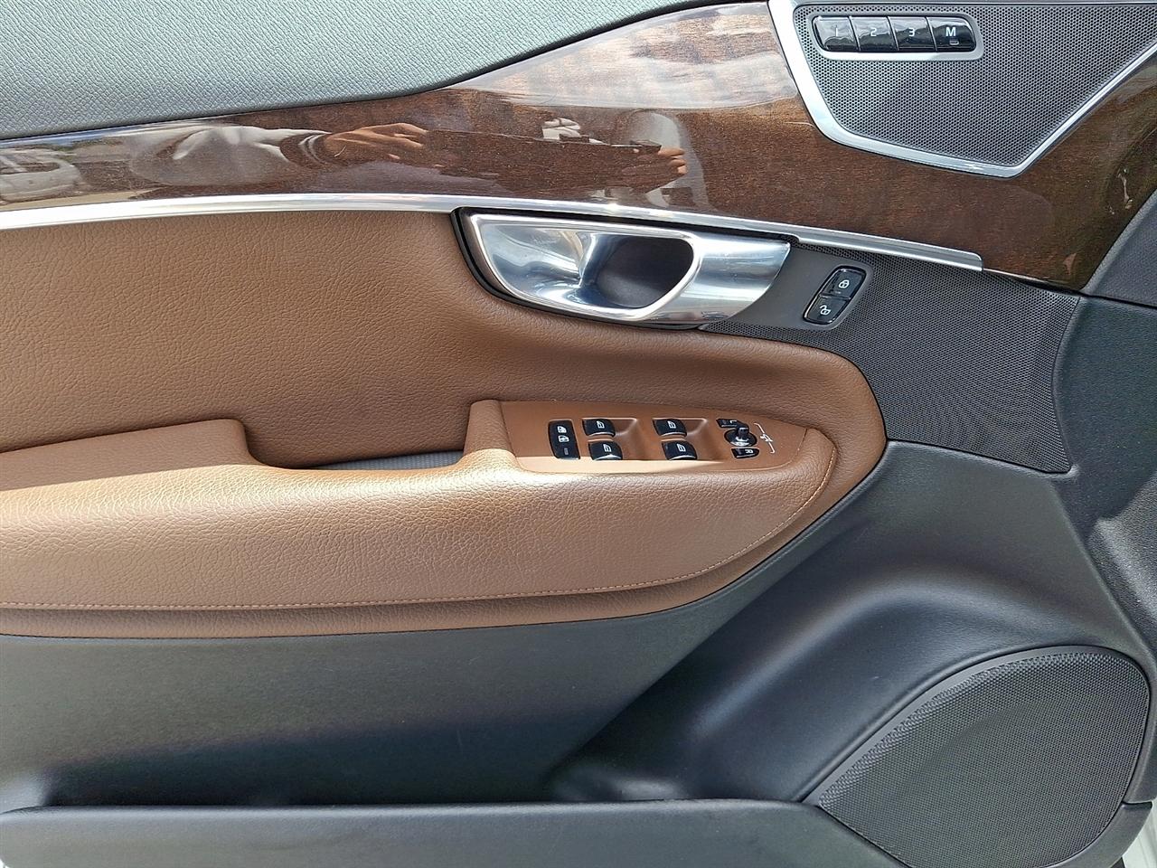 Volvo XC90 T6 Momentum AWD 2019