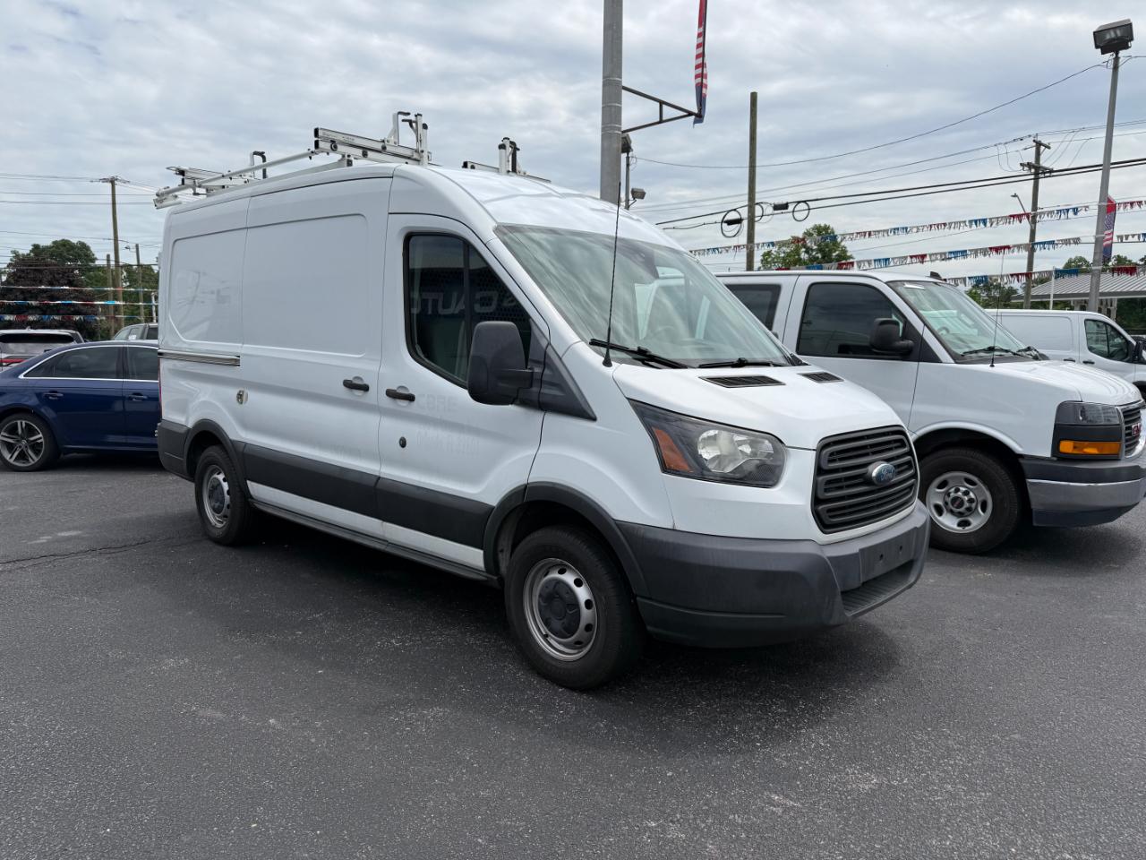 2018 Ford Transit 150 Van Med. Roof w/Sliding Pass. 130-in. WB