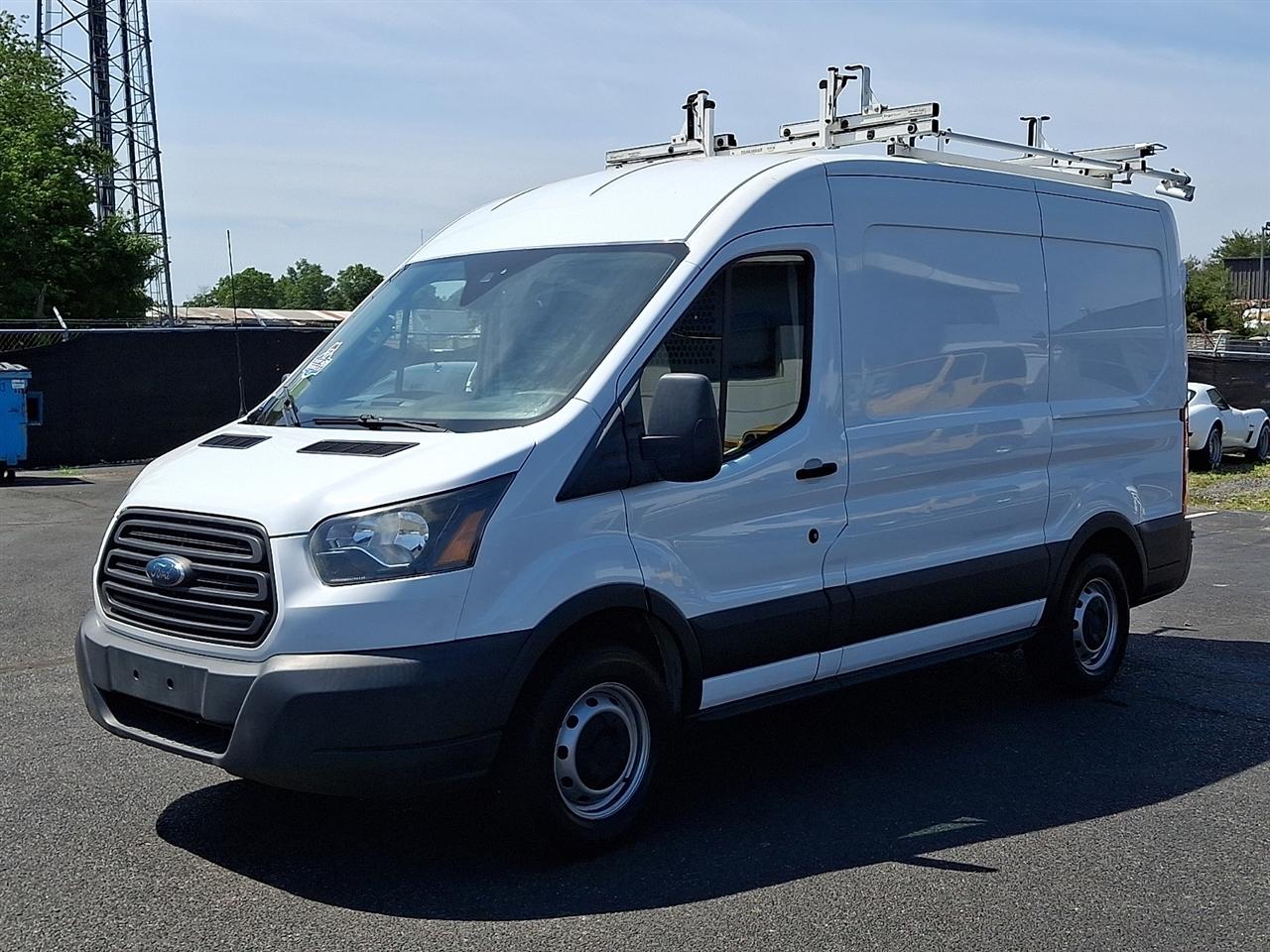 Ford Transit 150 Van Med. Roof w/Sliding Pass. 130-in. WB 2018