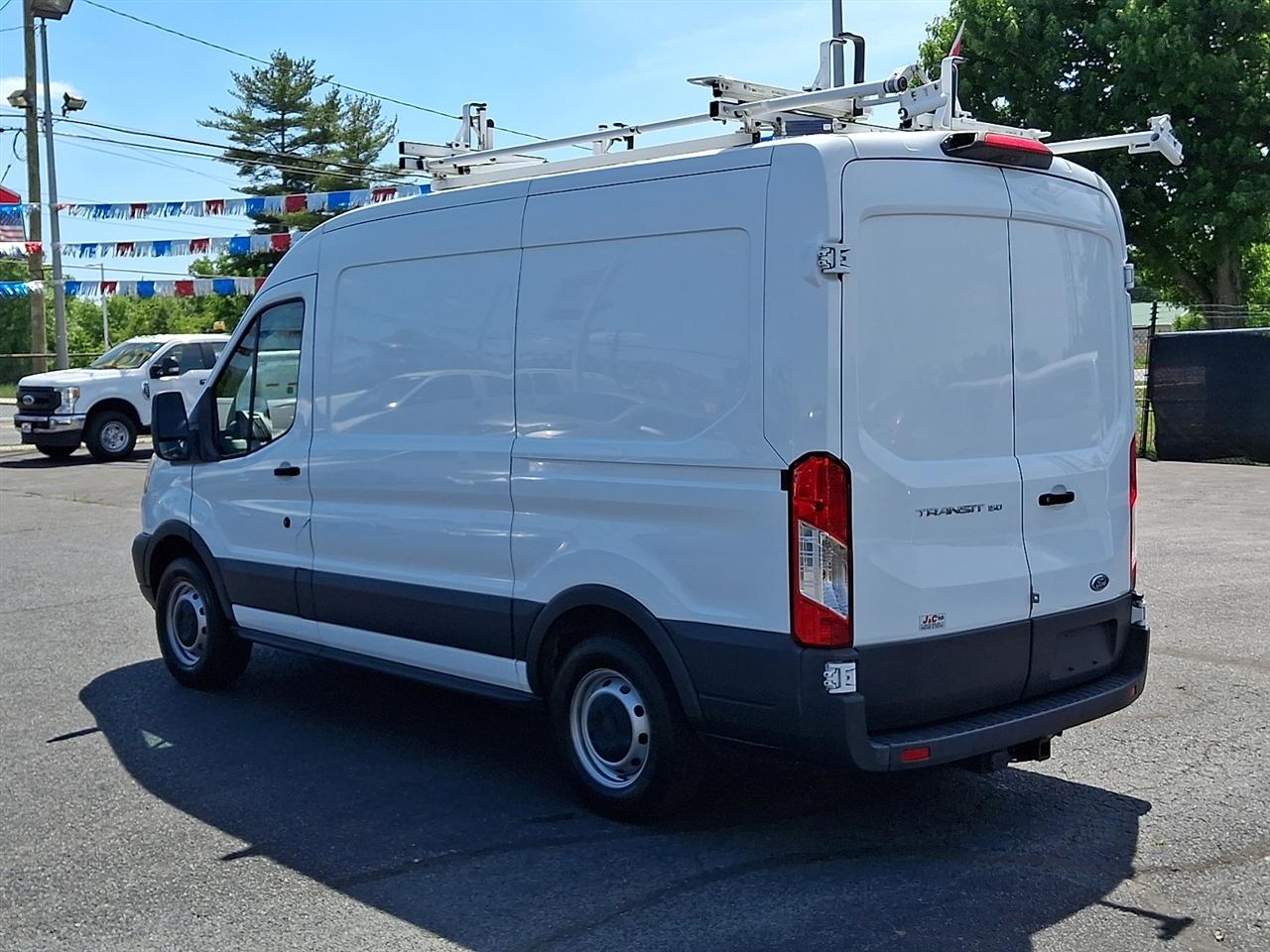 Ford Transit 150 Van Med. Roof w/Sliding Pass. 130-in. WB 2018