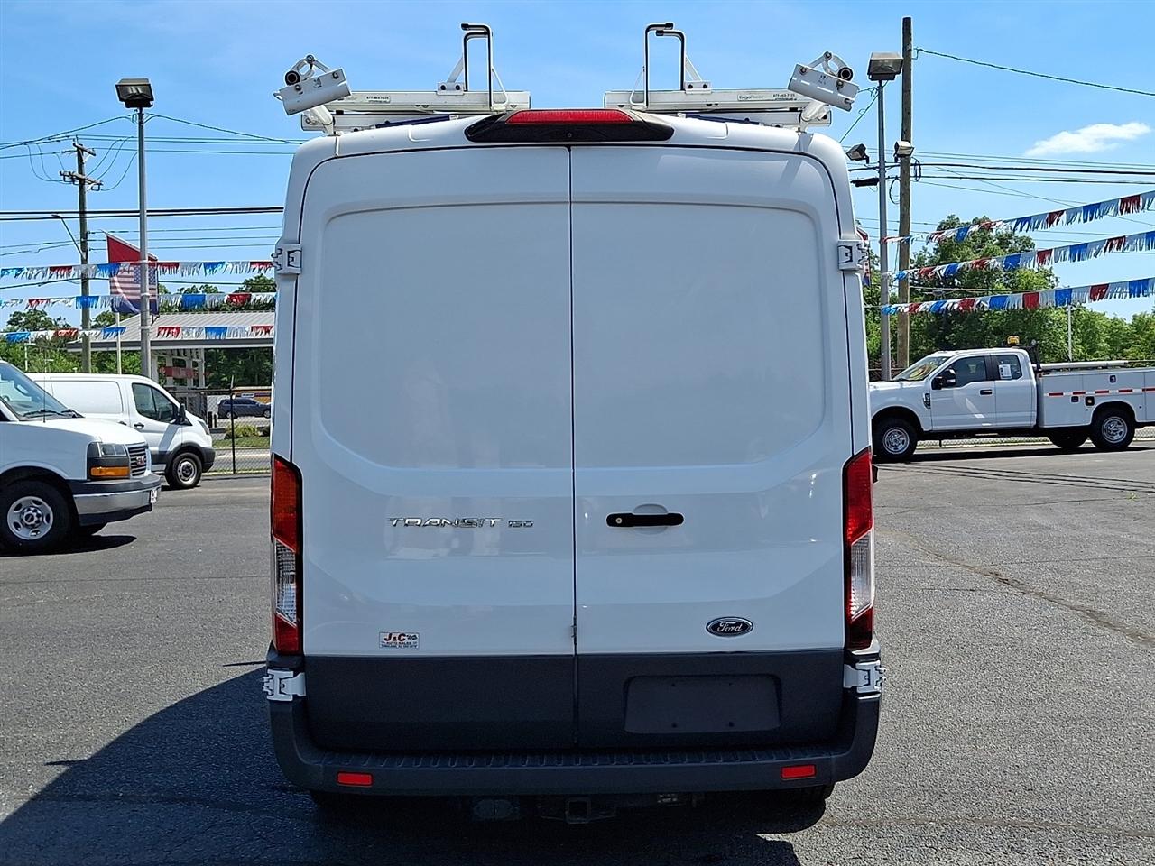 Ford Transit 150 Van Med. Roof w/Sliding Pass. 130-in. WB 2018