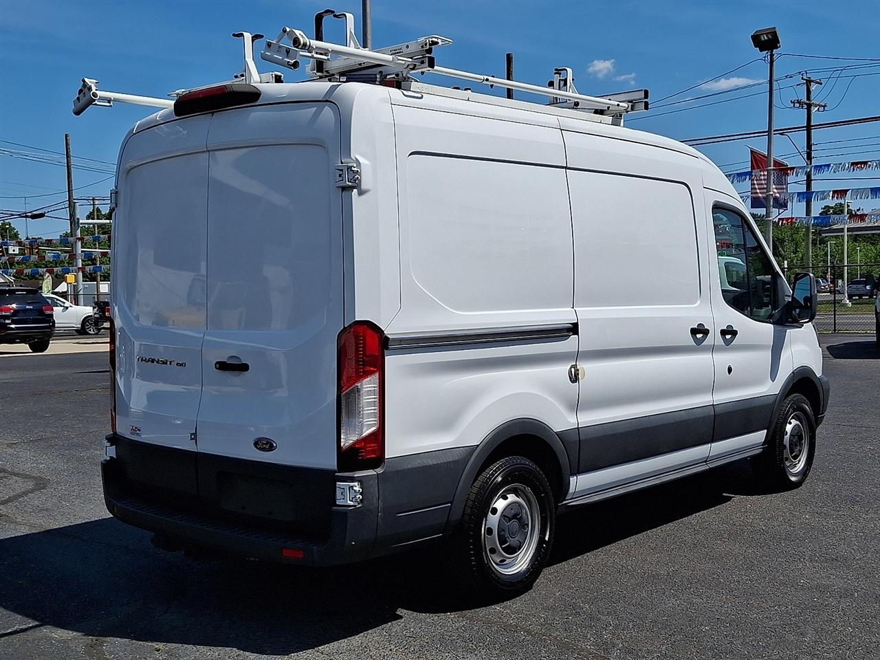 Ford Transit 150 Van Med. Roof w/Sliding Pass. 130-in. WB 2018