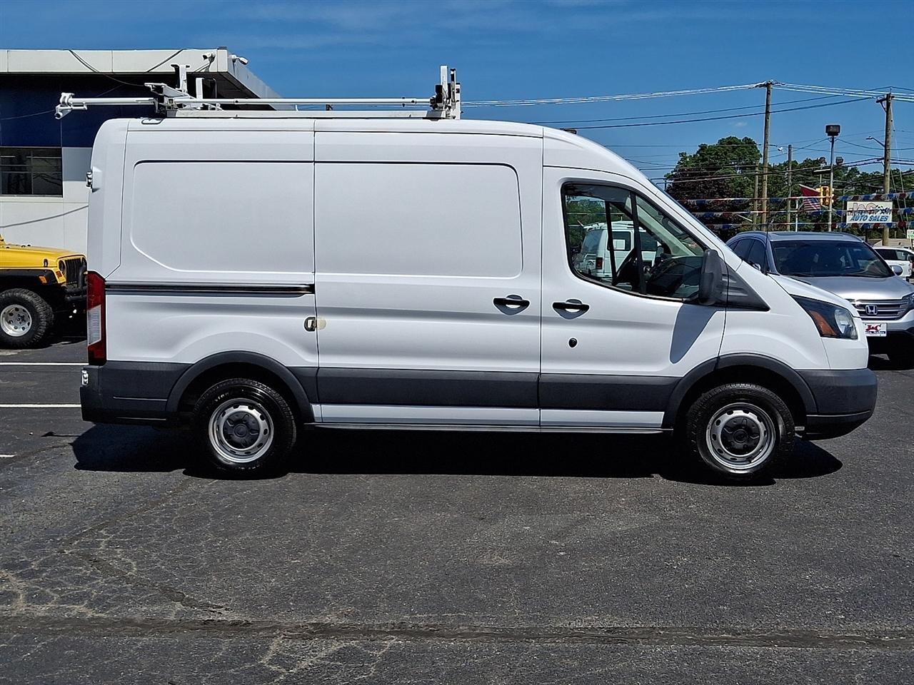 Ford Transit 150 Van Med. Roof w/Sliding Pass. 130-in. WB 2018