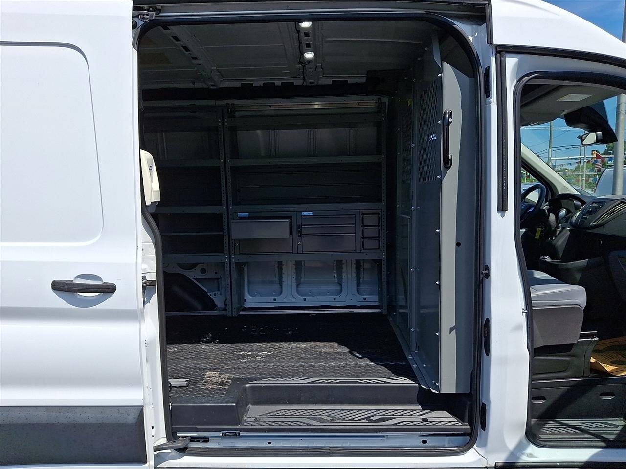 Ford Transit 150 Van Med. Roof w/Sliding Pass. 130-in. WB 2018