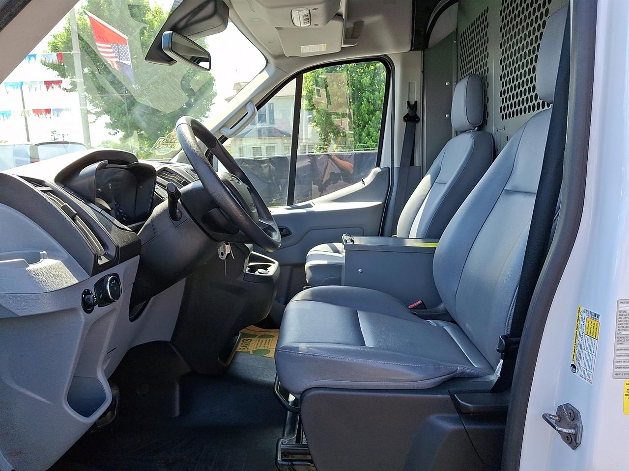 Ford Transit 150 Van Med. Roof w/Sliding Pass. 130-in. WB 2018