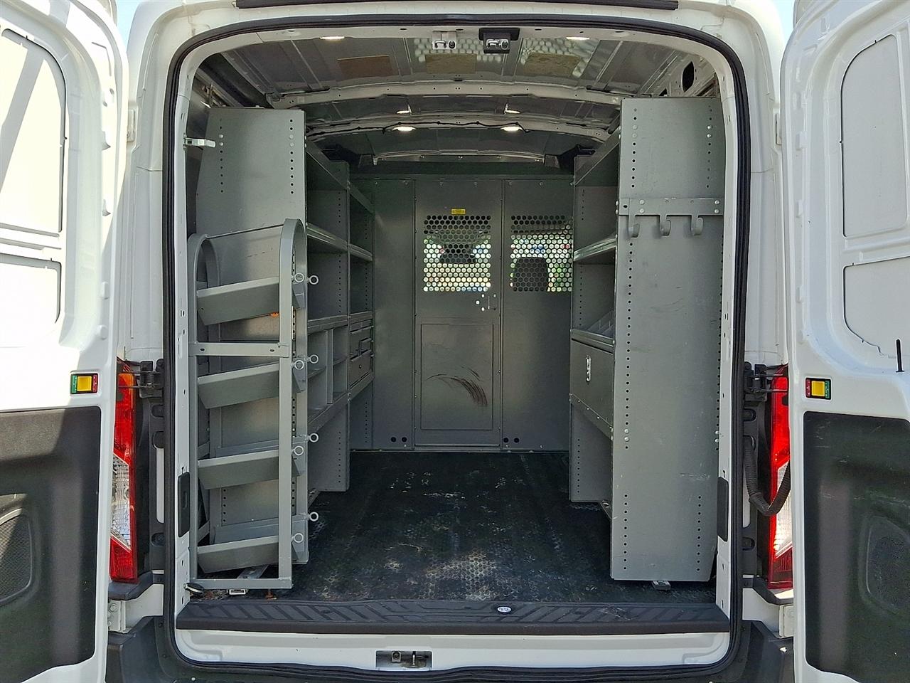 Ford Transit 150 Van Med. Roof w/Sliding Pass. 130-in. WB 2018