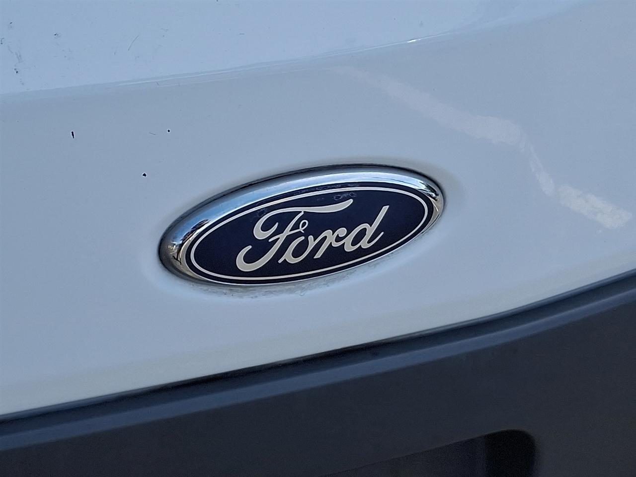 Ford Transit 150 Van Med. Roof w/Sliding Pass. 130-in. WB 2018