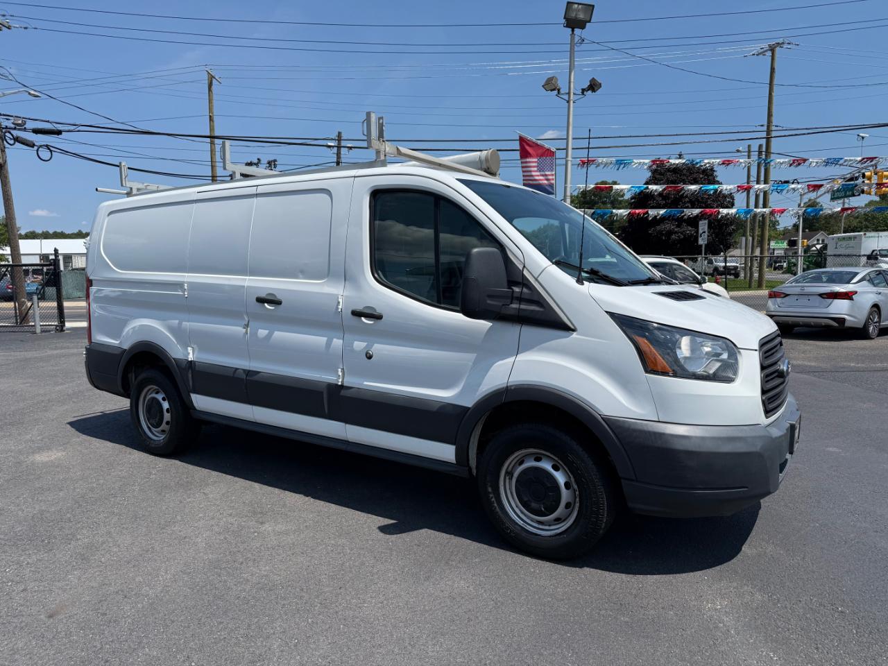 Ford Transit 250 Van Low Roof 60/40 Pass.130-in. WB 2018