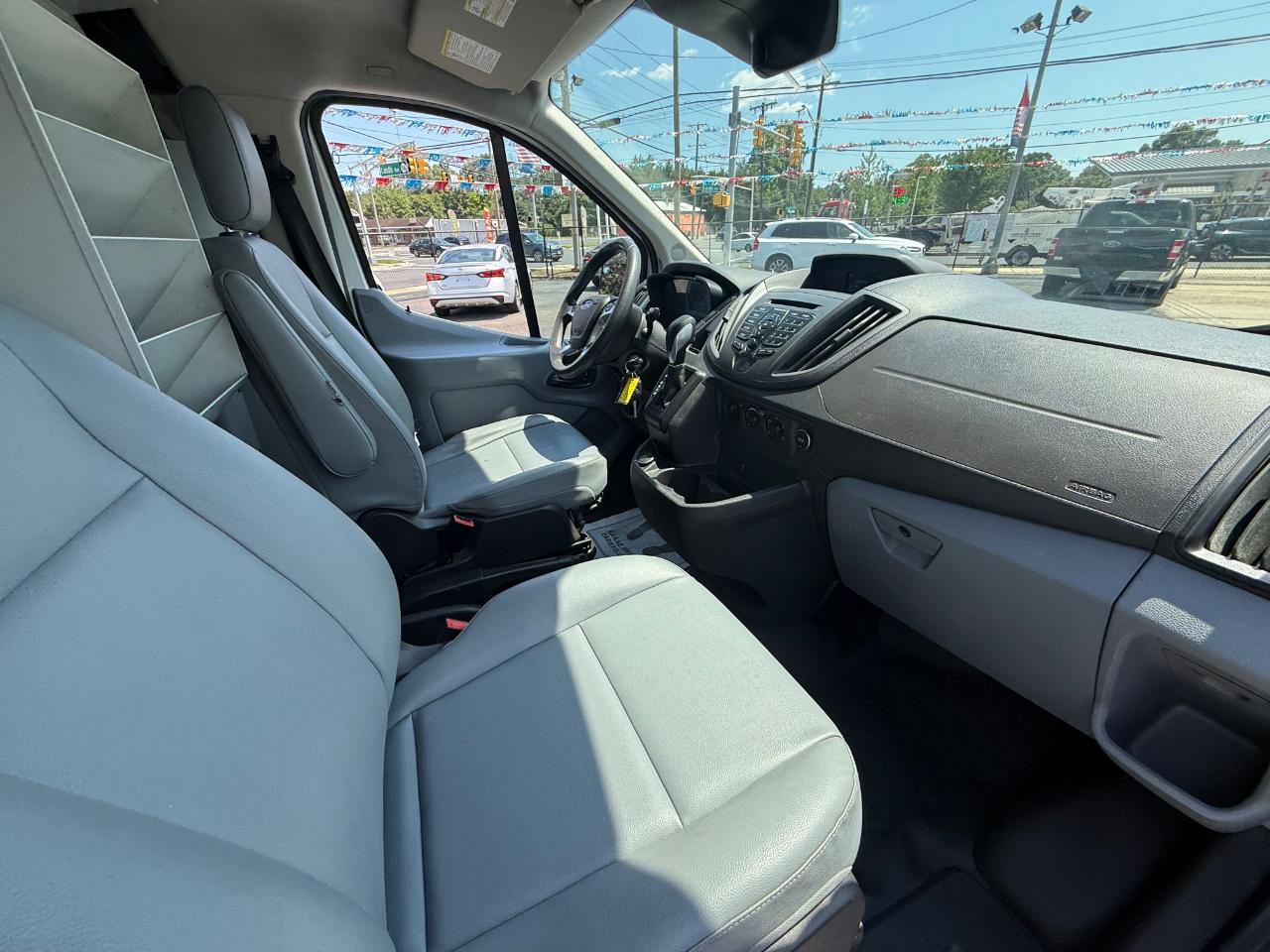 Ford Transit 250 Van Low Roof 60/40 Pass.130-in. WB 2018