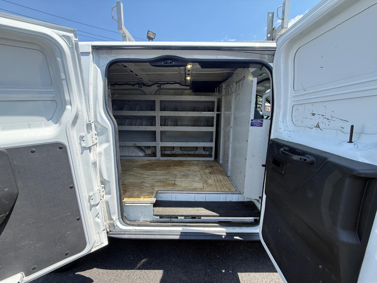 Ford Transit 250 Van Low Roof 60/40 Pass.130-in. WB 2018