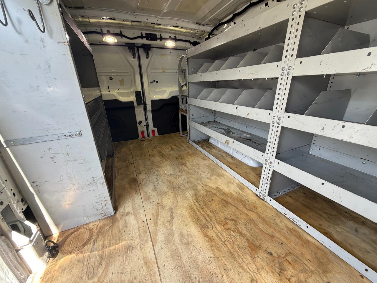 Ford Transit 250 Van Low Roof 60/40 Pass.130-in. WB 2018