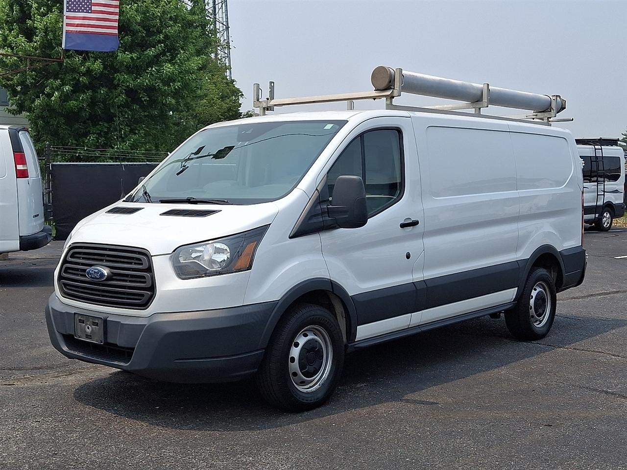 Ford Transit 250 Van Low Roof 60/40 Pass.130-in. WB 2018