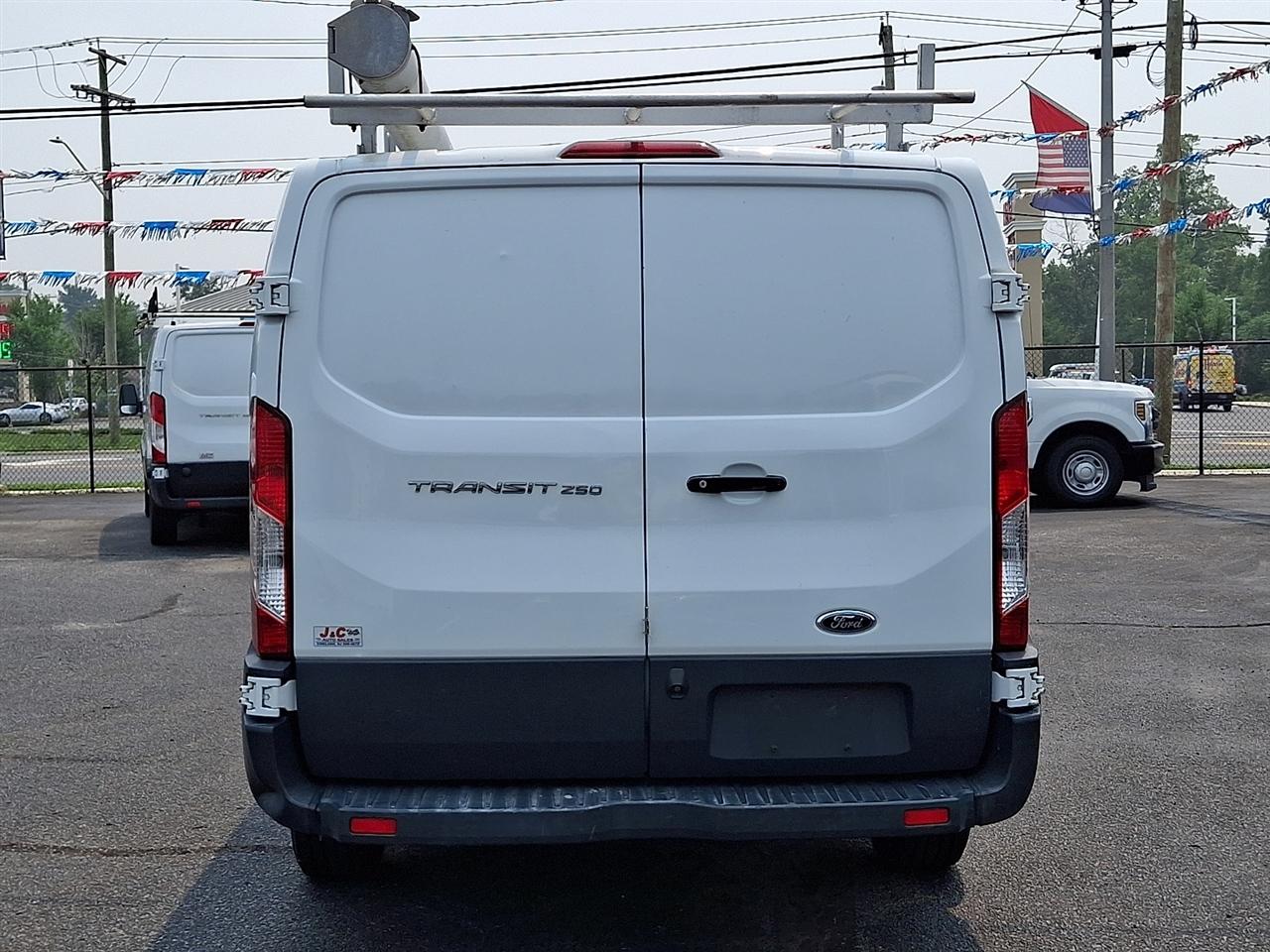 Ford Transit 250 Van Low Roof 60/40 Pass.130-in. WB 2018