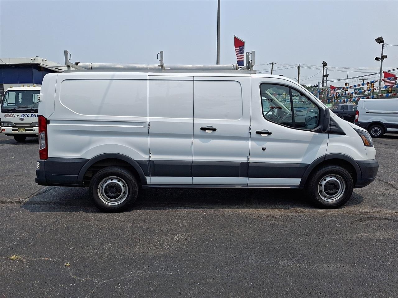 Ford Transit 250 Van Low Roof 60/40 Pass.130-in. WB 2018