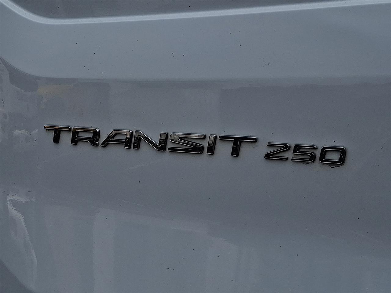 Ford Transit 250 Van Low Roof 60/40 Pass.130-in. WB 2018