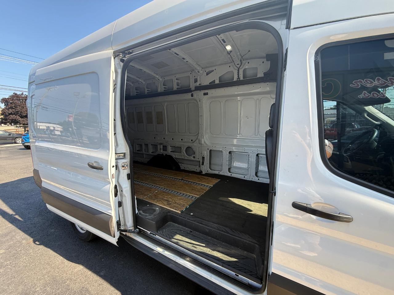 Ford Transit 250 Van High Roof w/Sliding Pass. 148-in. WB EL 2023