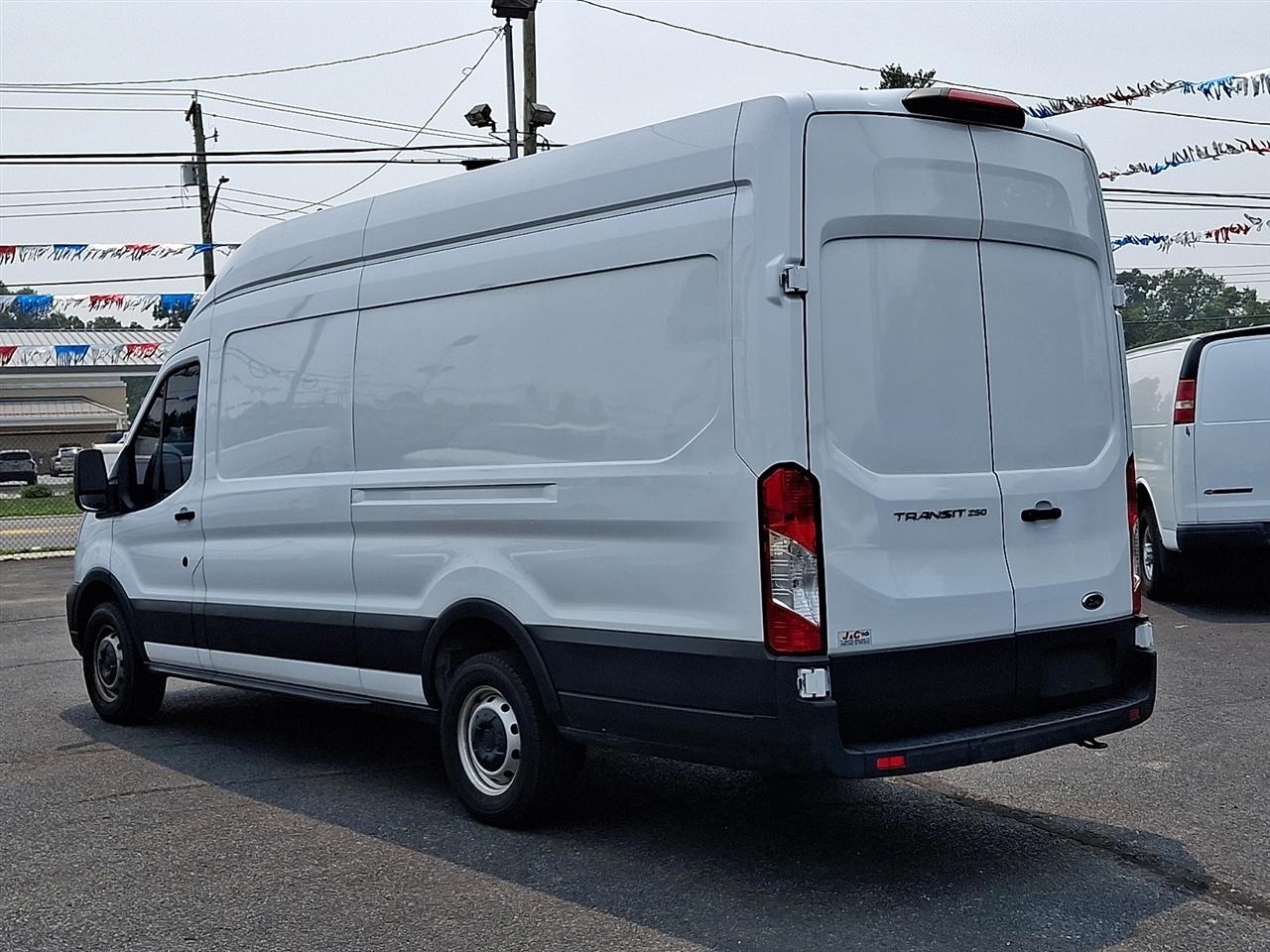 Ford Transit 250 Van High Roof w/Sliding Pass. 148-in. WB EL 2023