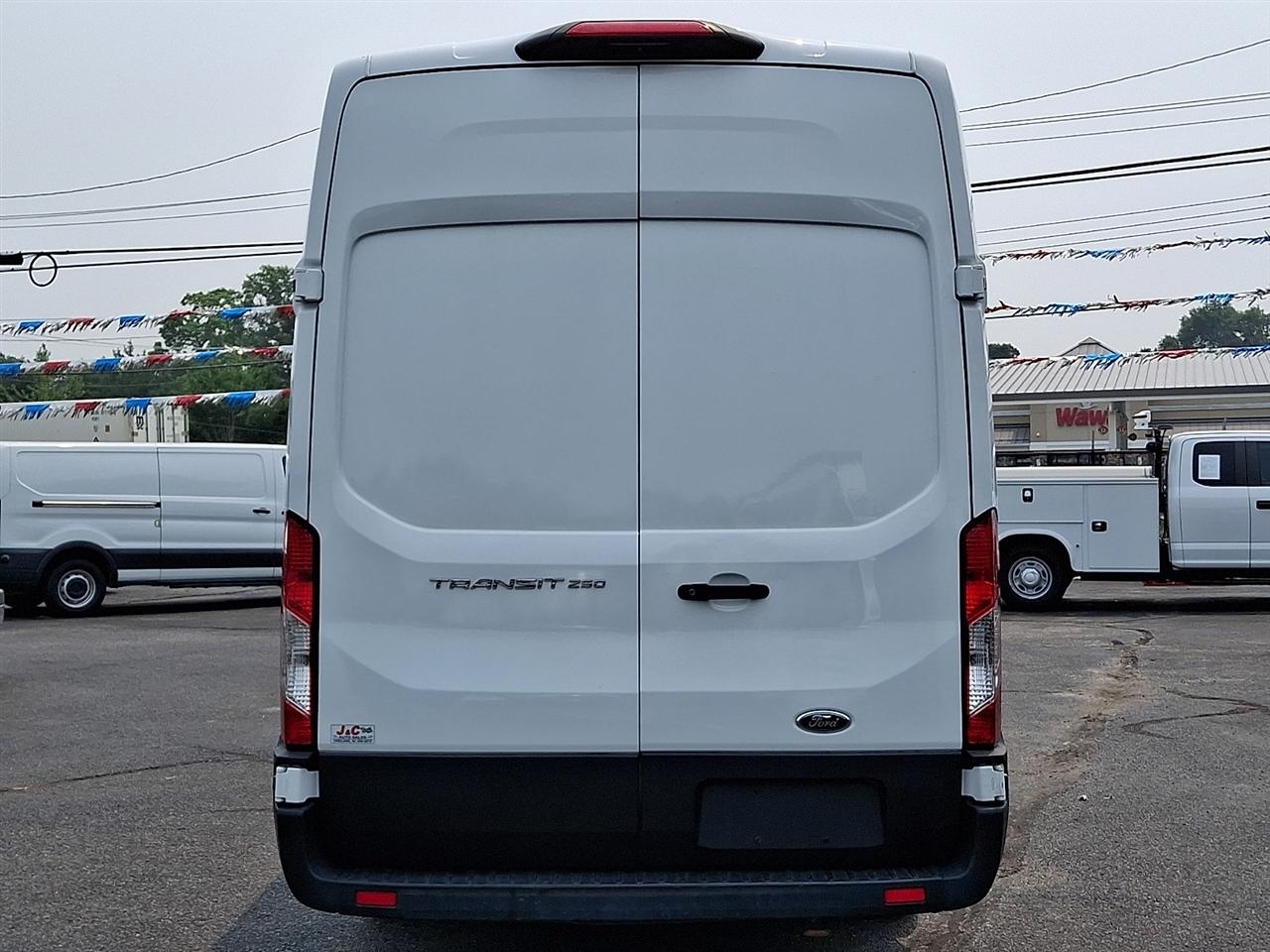 Ford Transit 250 Van High Roof w/Sliding Pass. 148-in. WB EL 2023
