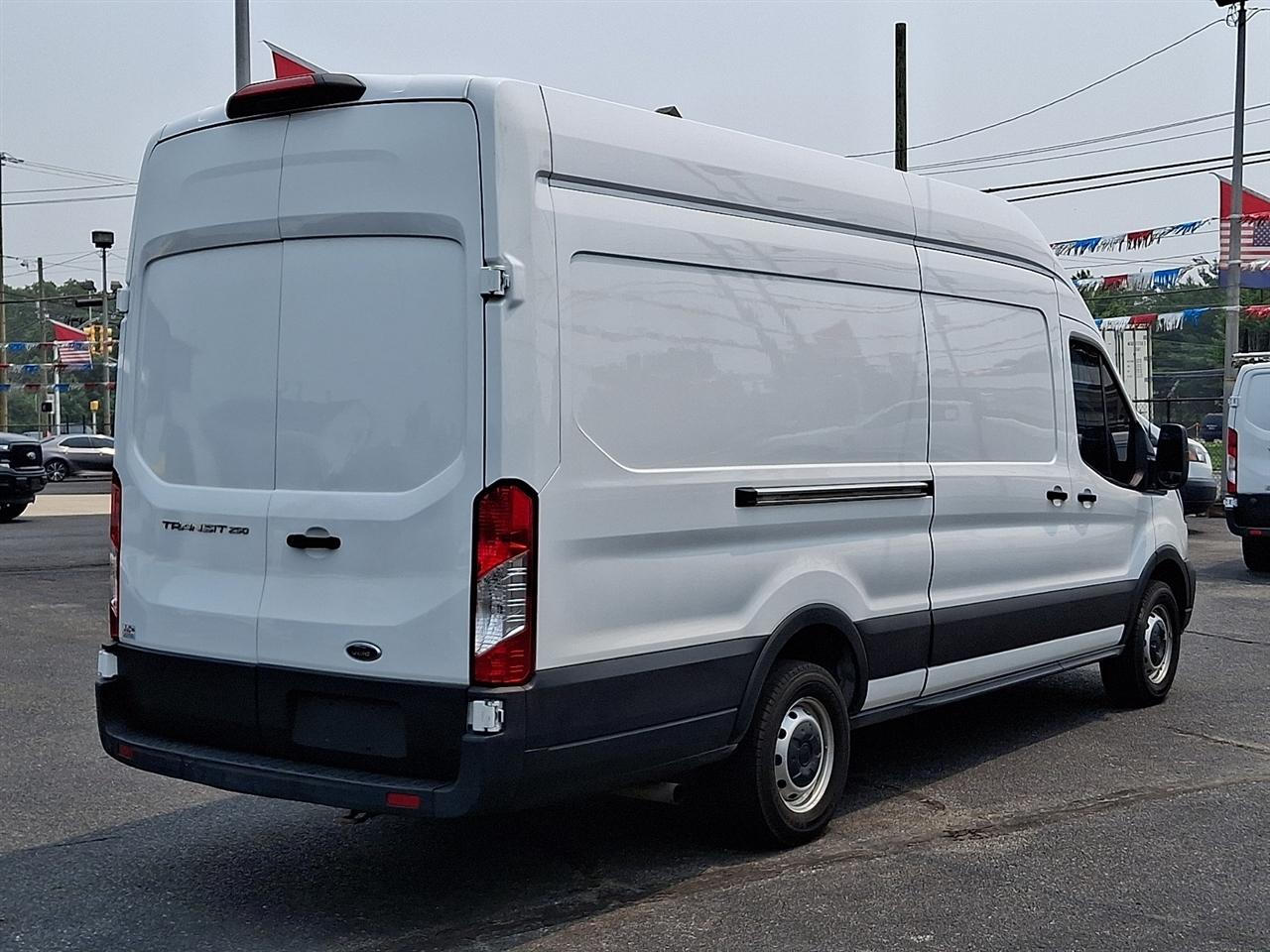 Ford Transit 250 Van High Roof w/Sliding Pass. 148-in. WB EL 2023