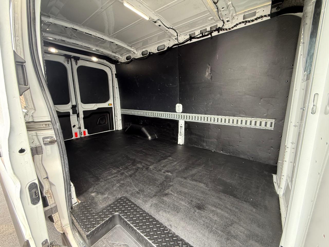 Ford Transit 350 Van Med. Roof w/Sliding Pass. 148-in. WB 2019