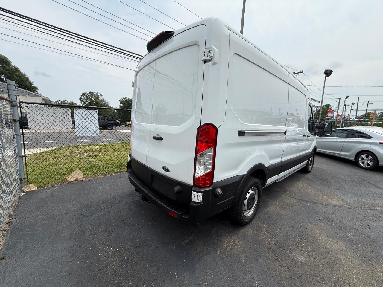 Ford Transit 350 Van Med. Roof w/Sliding Pass. 148-in. WB 2019