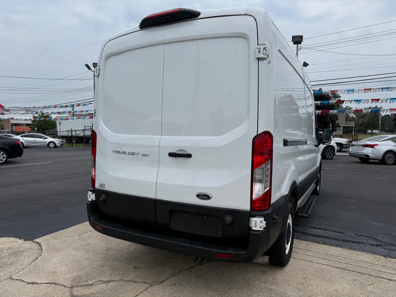 Ford Transit 150 Van Med. Roof w/Sliding Pass. 130-in. WB 2020
