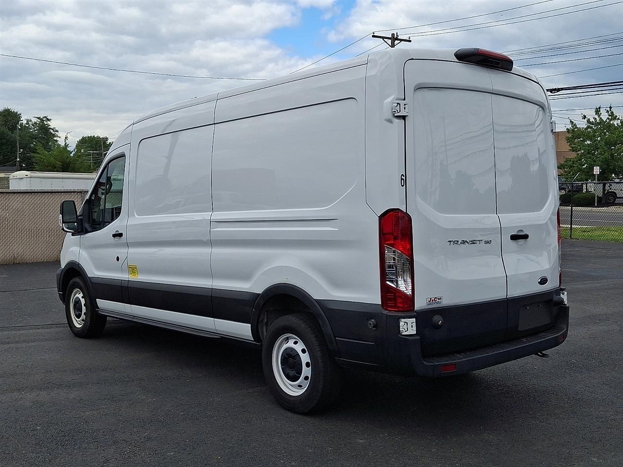 Ford Transit 150 Van Med. Roof w/Sliding Pass. 130-in. WB 2020