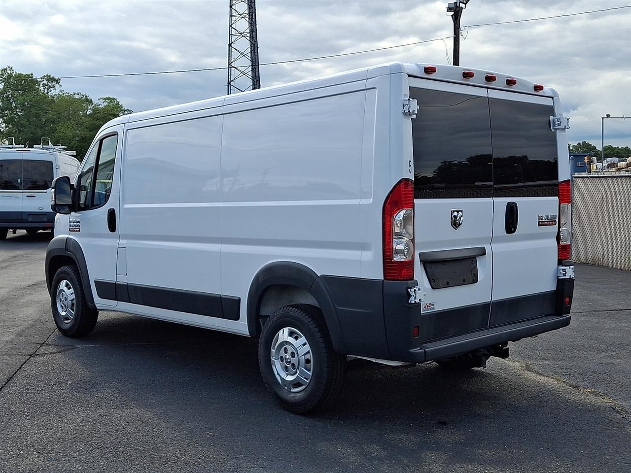RAM Promaster 1500 Low Roof Tradesman 136-in. WB 2017
