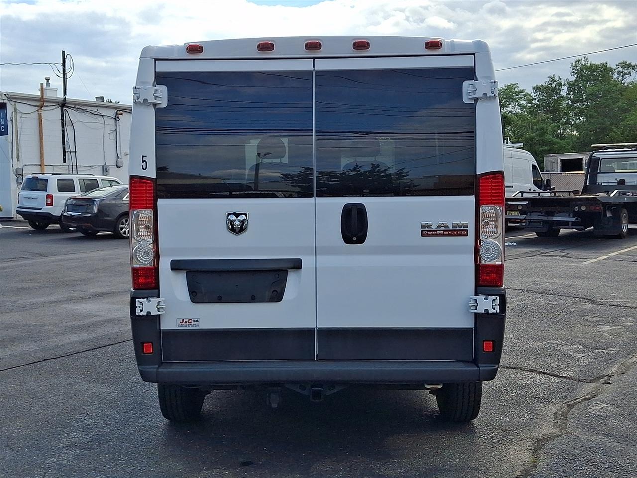 RAM Promaster 1500 Low Roof Tradesman 136-in. WB 2017