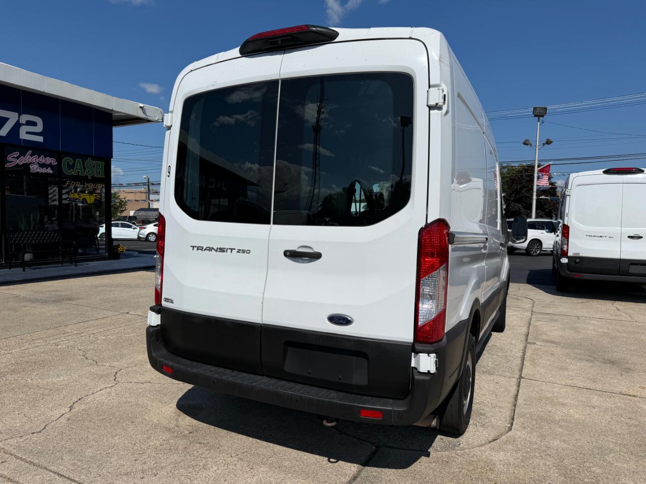 Ford Transit 250 Van Med. Roof w/Sliding Pass. 130-in. WB 2020