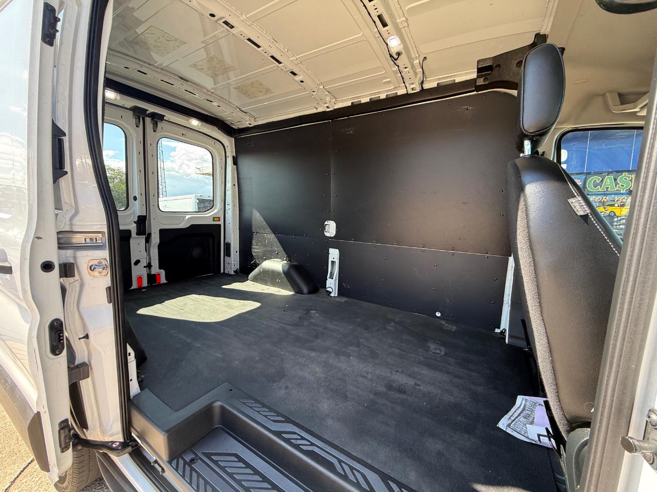 Ford Transit 250 Van Med. Roof w/Sliding Pass. 130-in. WB 2020
