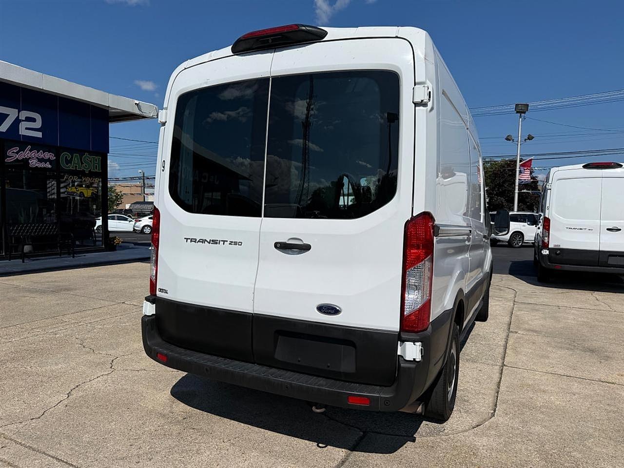 Ford Transit 250 Van Med. Roof w/Sliding Pass. 130-in. WB 2020