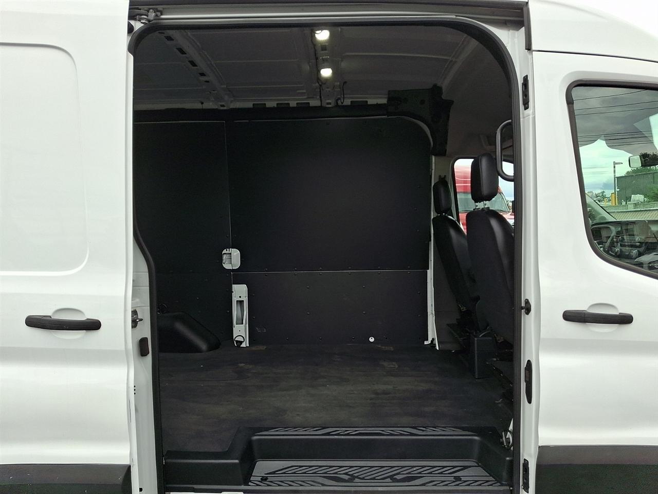 Ford Transit 250 Van Med. Roof w/Sliding Pass. 130-in. WB 2020