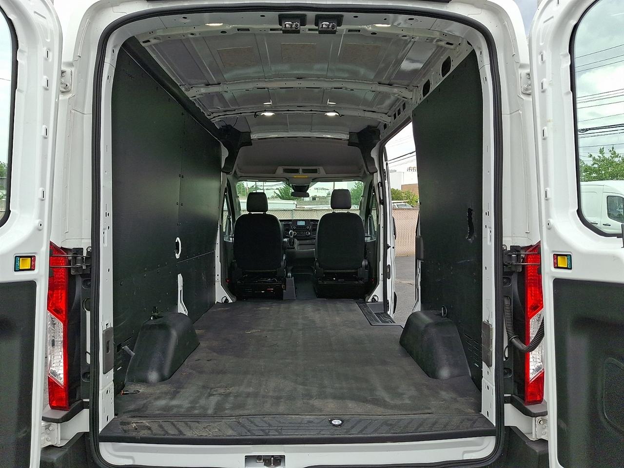 Ford Transit 250 Van Med. Roof w/Sliding Pass. 130-in. WB 2020