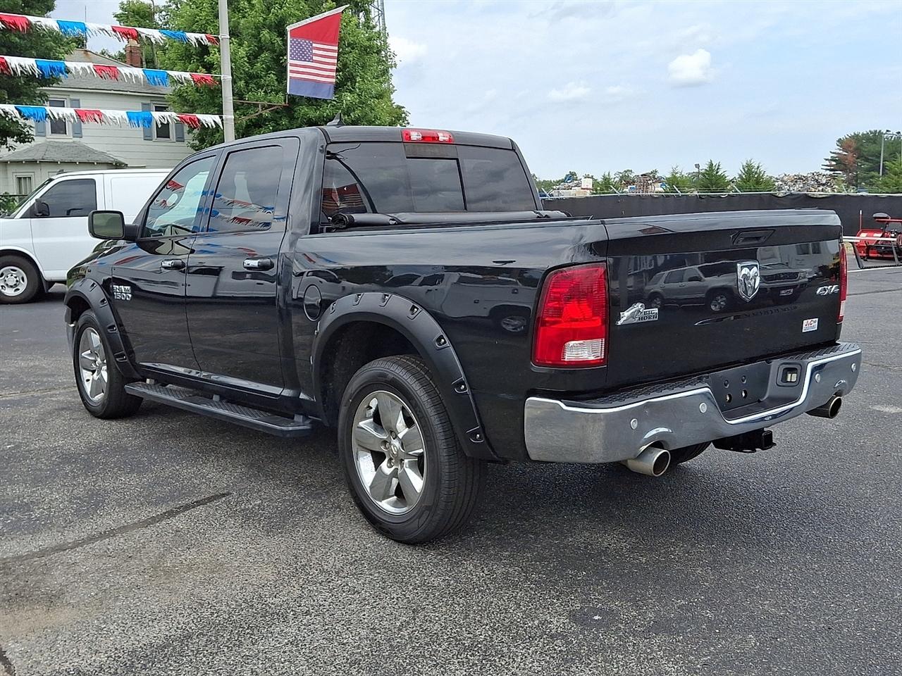 RAM 1500 SLT Crew Cab SWB 4WD 2017