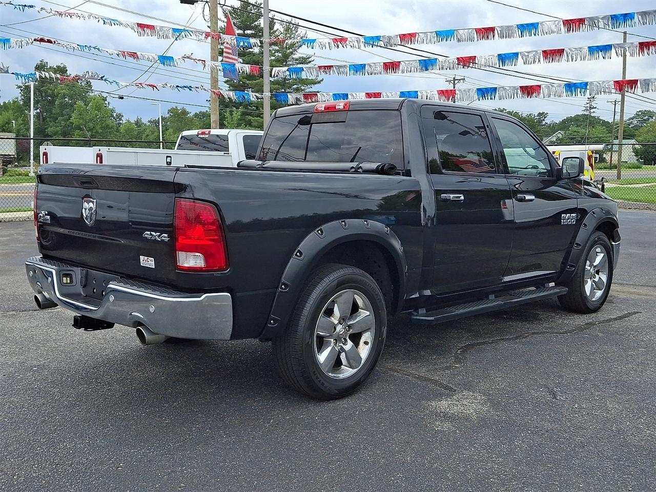 RAM 1500 SLT Crew Cab SWB 4WD 2017