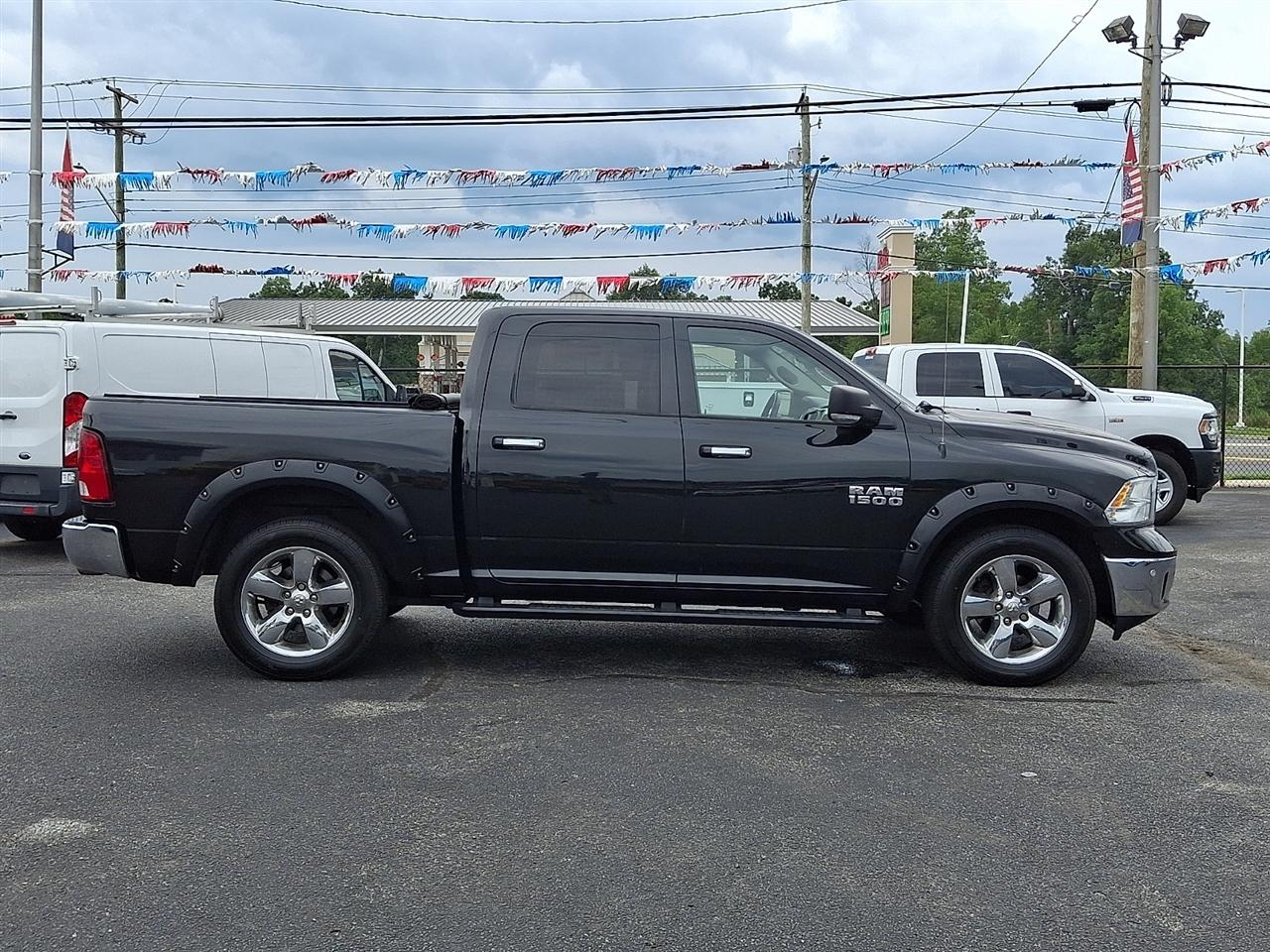 RAM 1500 SLT Crew Cab SWB 4WD 2017