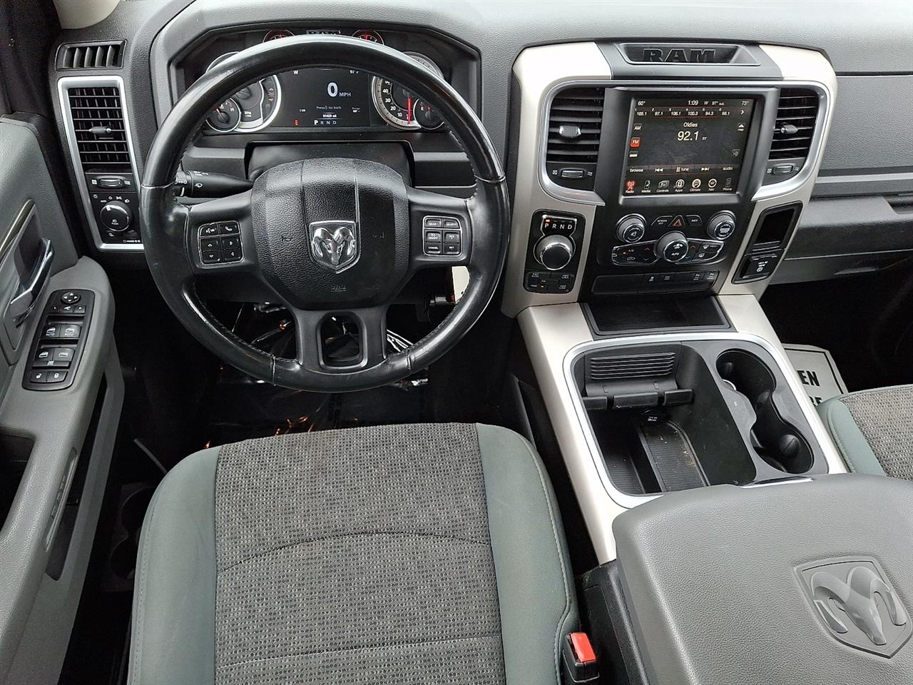 RAM 1500 SLT Crew Cab SWB 4WD 2017