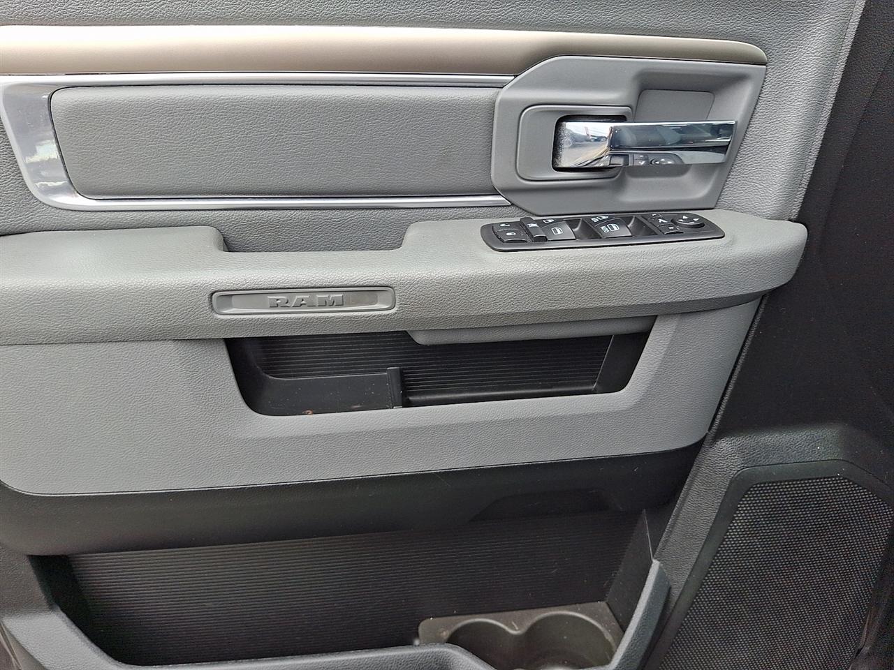 RAM 1500 SLT Crew Cab SWB 4WD 2017