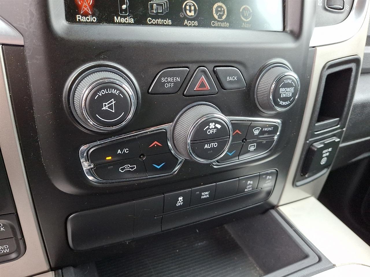 RAM 1500 SLT Crew Cab SWB 4WD 2017