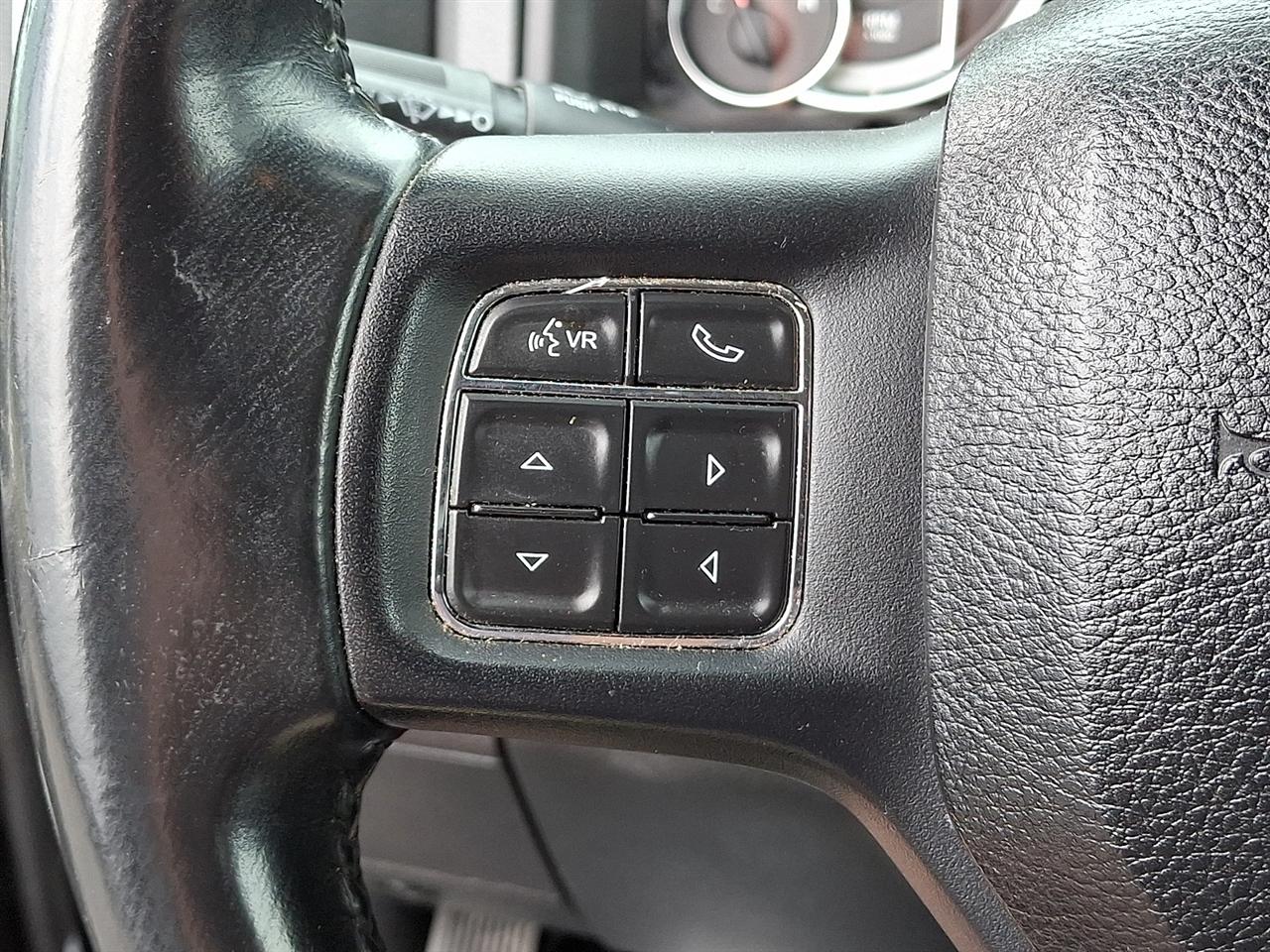 RAM 1500 SLT Crew Cab SWB 4WD 2017