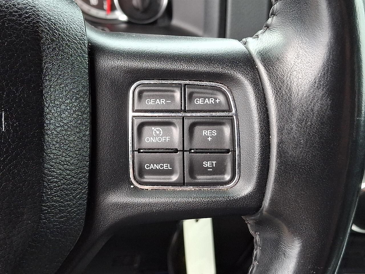 RAM 1500 SLT Crew Cab SWB 4WD 2017