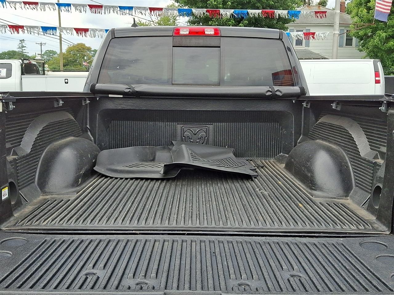 RAM 1500 SLT Crew Cab SWB 4WD 2017