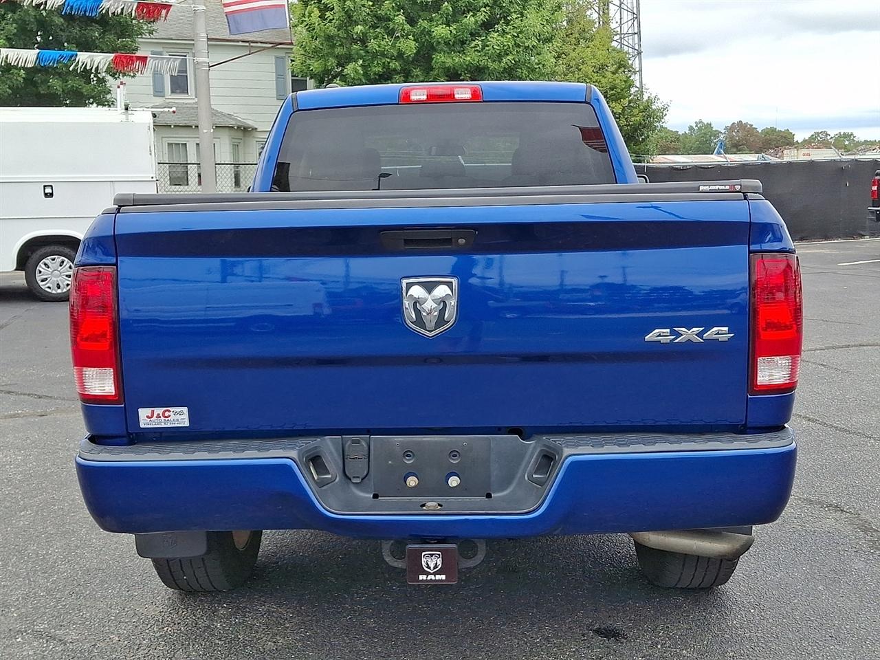 RAM 1500 Tradesman Quad Cab 4WD 2017