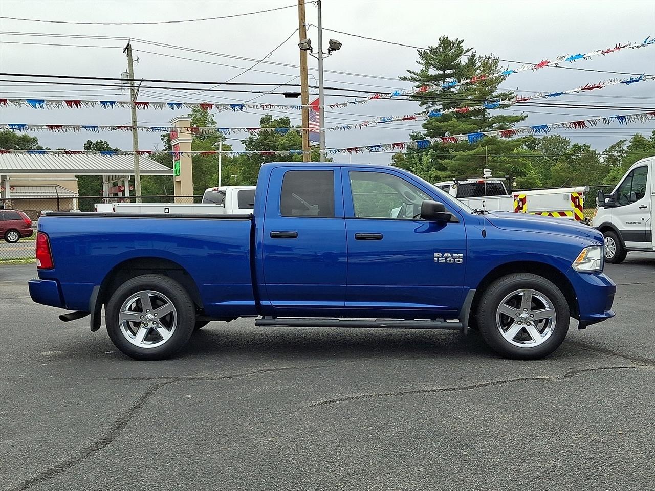 RAM 1500 Tradesman Quad Cab 4WD 2017