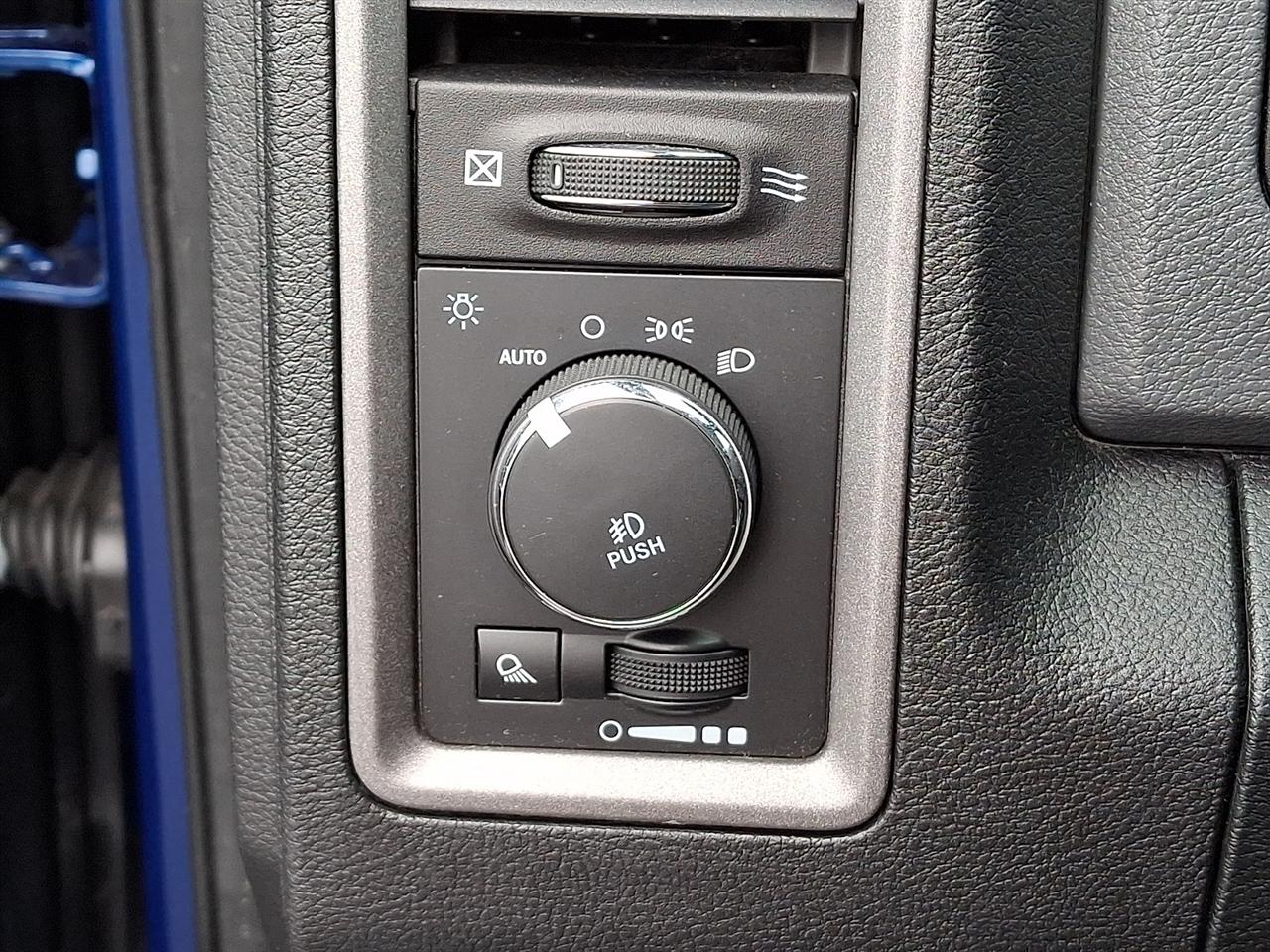 RAM 1500 Tradesman Quad Cab 4WD 2017